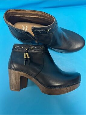 Dansko Black Leather Heeled Ankle Boots with Wood-Effect Heel